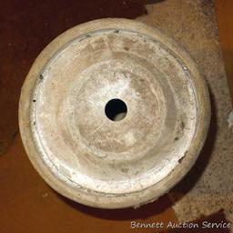 Red Wing 4 gallon butter churn with large wing and nice lid. Will clean up nicely. Appears in good