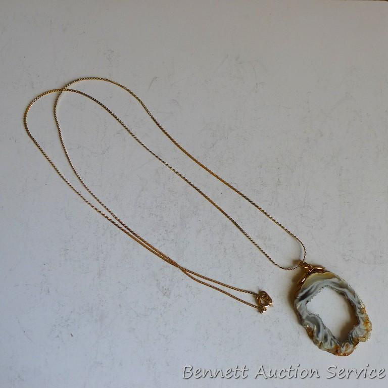 Pretty polished agate pendant on a fine gold toned chain measures 13" long overall. Pendant is