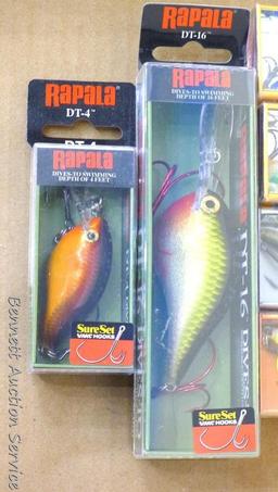 Six NIB Rapala fishing lures incl. Twitchin' Rap, Glass Fat Rap, Shad Rap and more. Sizes range from