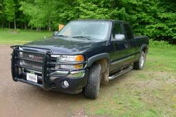 Low mileage 2007 GMC Sierra SLE Classic 4WD truck with extended cab, Z71 Off Road package, tow