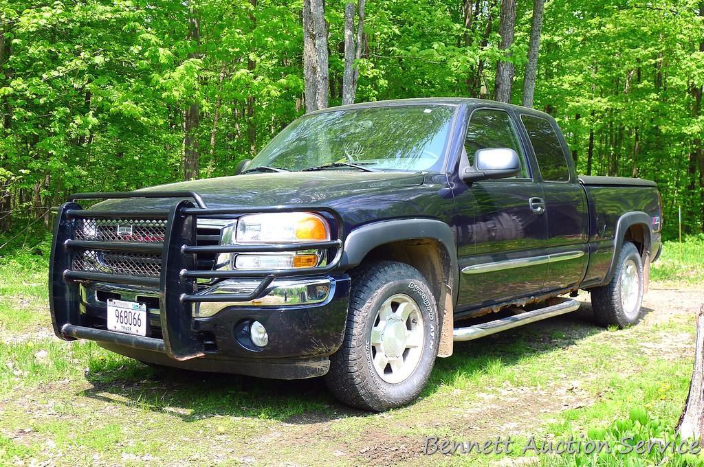 Low mileage 2007 GMC Sierra SLE Classic 4WD truck with extended cab, Z71 Off Road package, tow