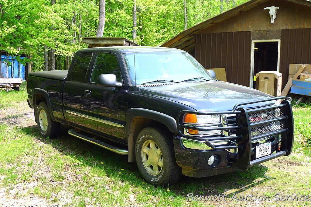 Low mileage 2007 GMC Sierra SLE Classic 4WD truck with extended cab, Z71 Off Road package, tow