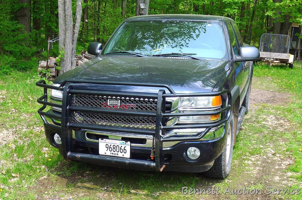 Low mileage 2007 GMC Sierra SLE Classic 4WD truck with extended cab, Z71 Off Road package, tow