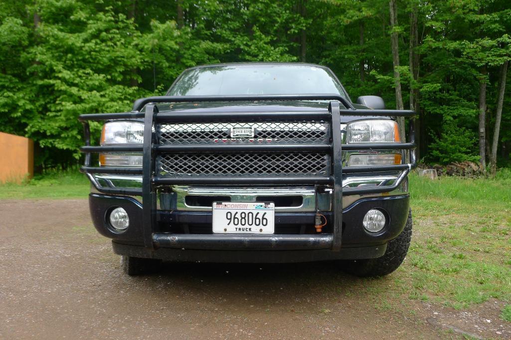 Low mileage 2007 GMC Sierra SLE Classic 4WD truck with extended cab, Z71 Off Road package, tow