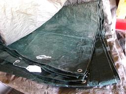 Several tarps in assorted sizes. From what we can see they look to be in decent condition.