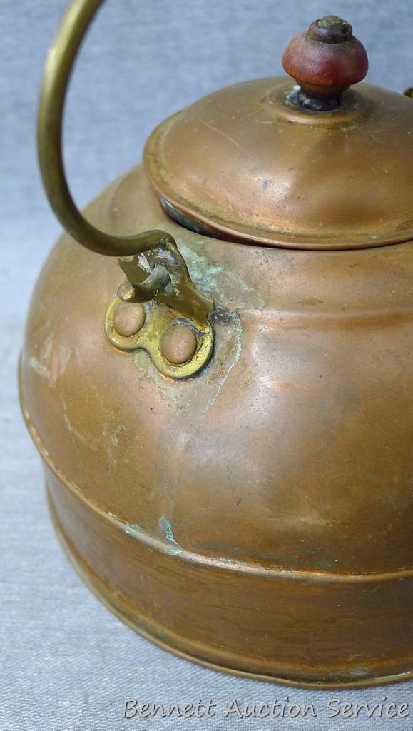 Copper tea pot with lid 8-1/2" x 7" diameter x 7".