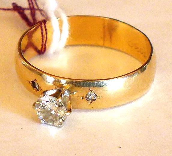 Pretty women's 14K gold ring is size 10 and weighs 4.6 grams.