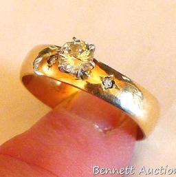 Pretty women's 14K gold ring is size 10 and weighs 4.6 grams.