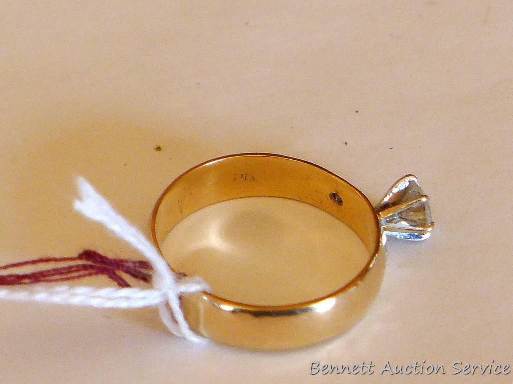 Pretty women's 14K gold ring is size 10 and weighs 4.6 grams.