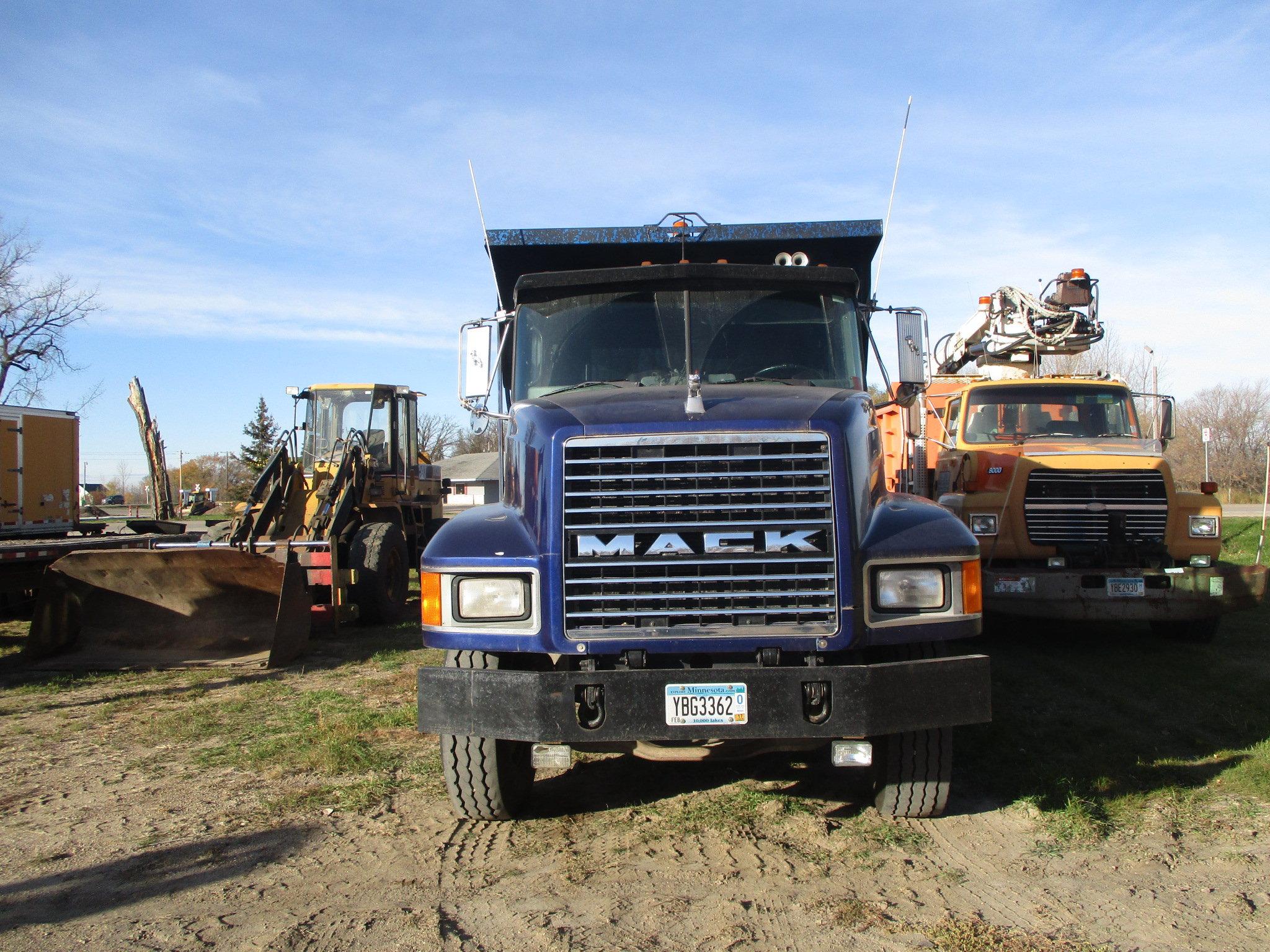 1993 MACK DS600 W/ GRAVEL BOX