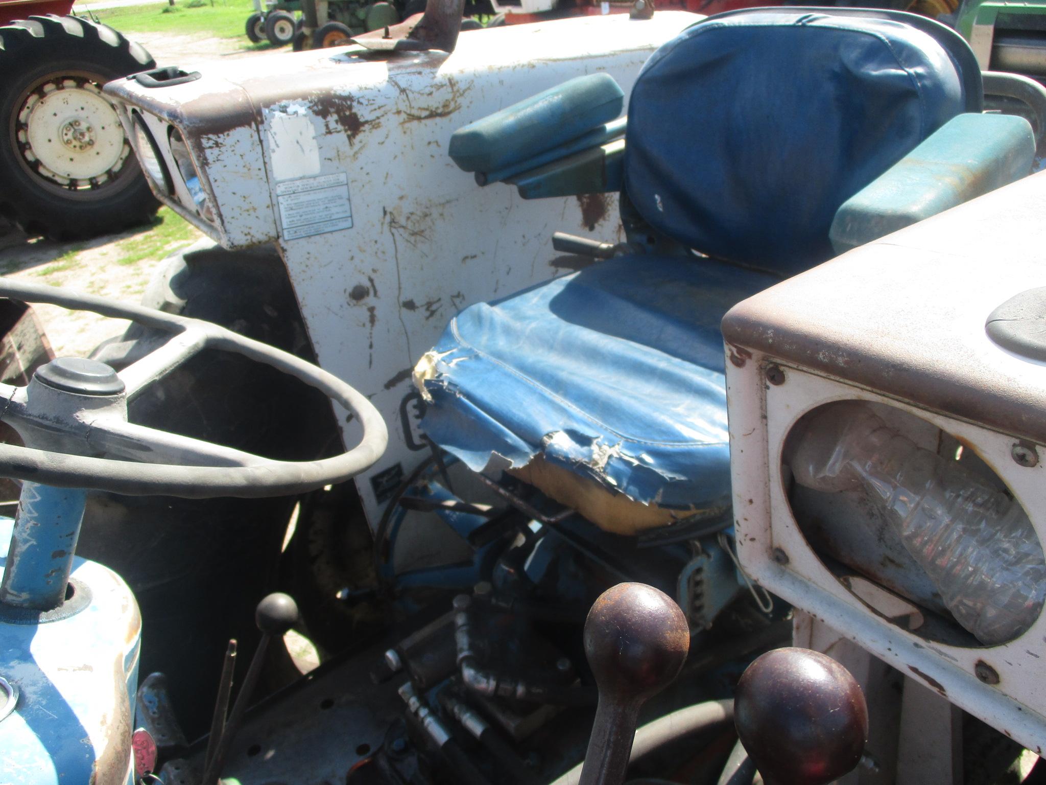 FORD 5000 DIESEL w/ DUAL LOADER