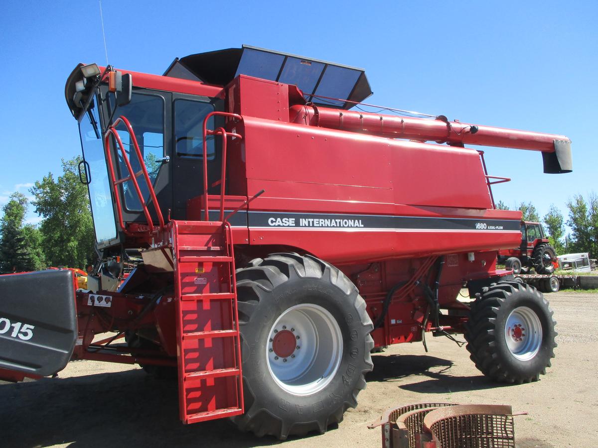 1992 CASE -IH 1680 RWD COMBINE