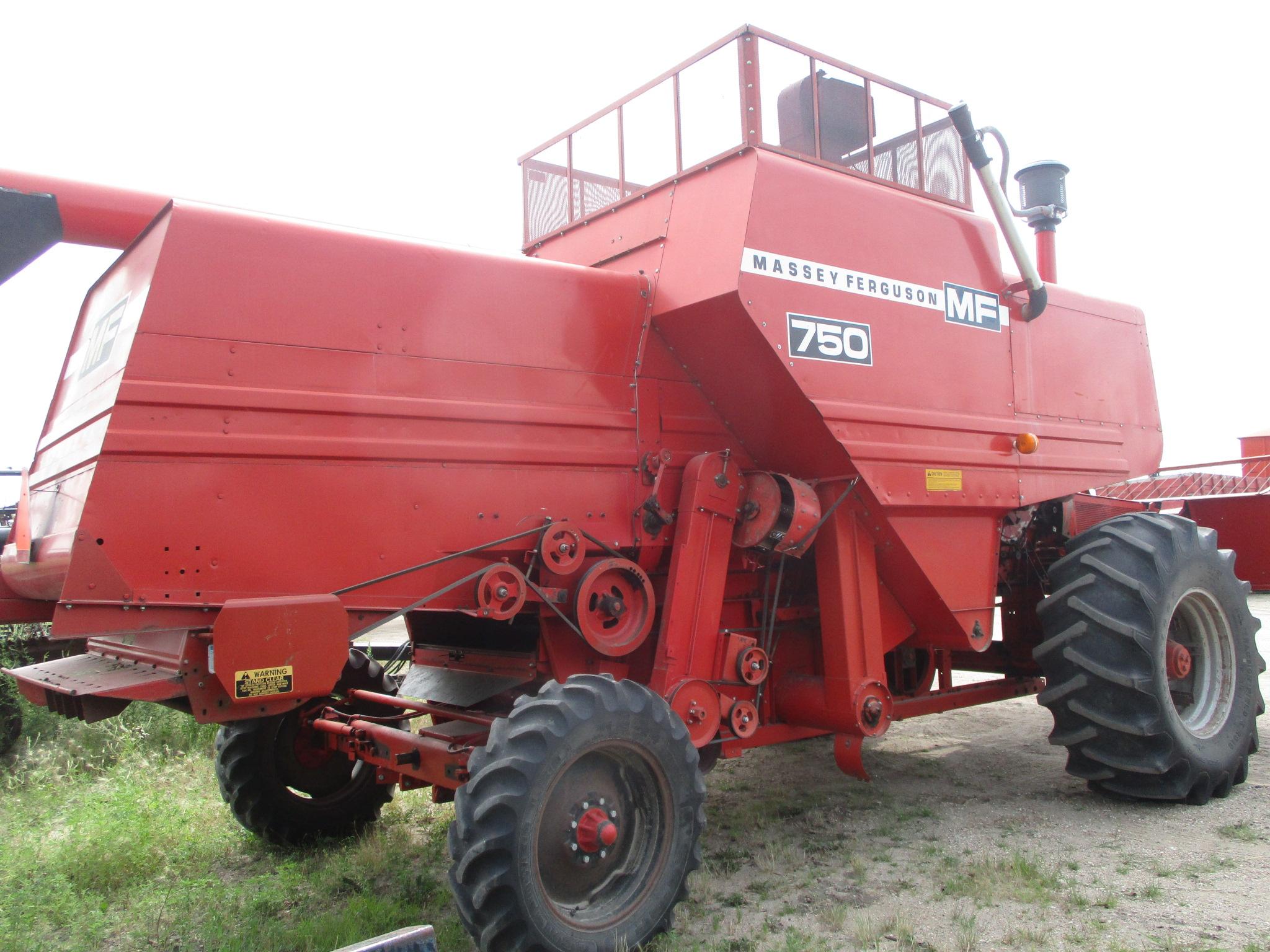 1979 750 MASSEY FERG. COMBINE