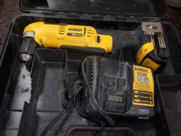 DEWALT DCD740 3/8" RIGHT ANGLE DRILL w/charger