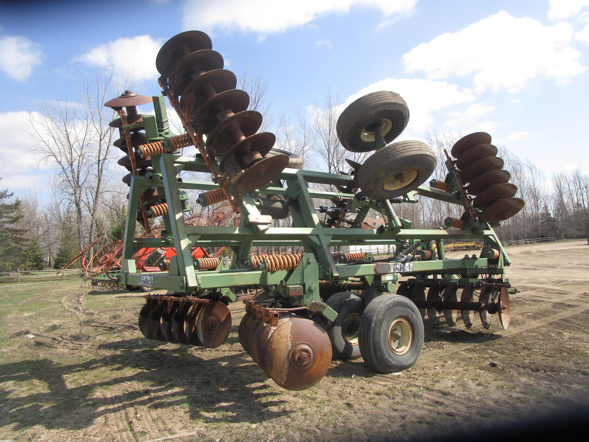 24' WISHEK 842NT TANDEM DISK, wing duals, new hyd. lift cylinders, 29" frt. blades, 26" rear