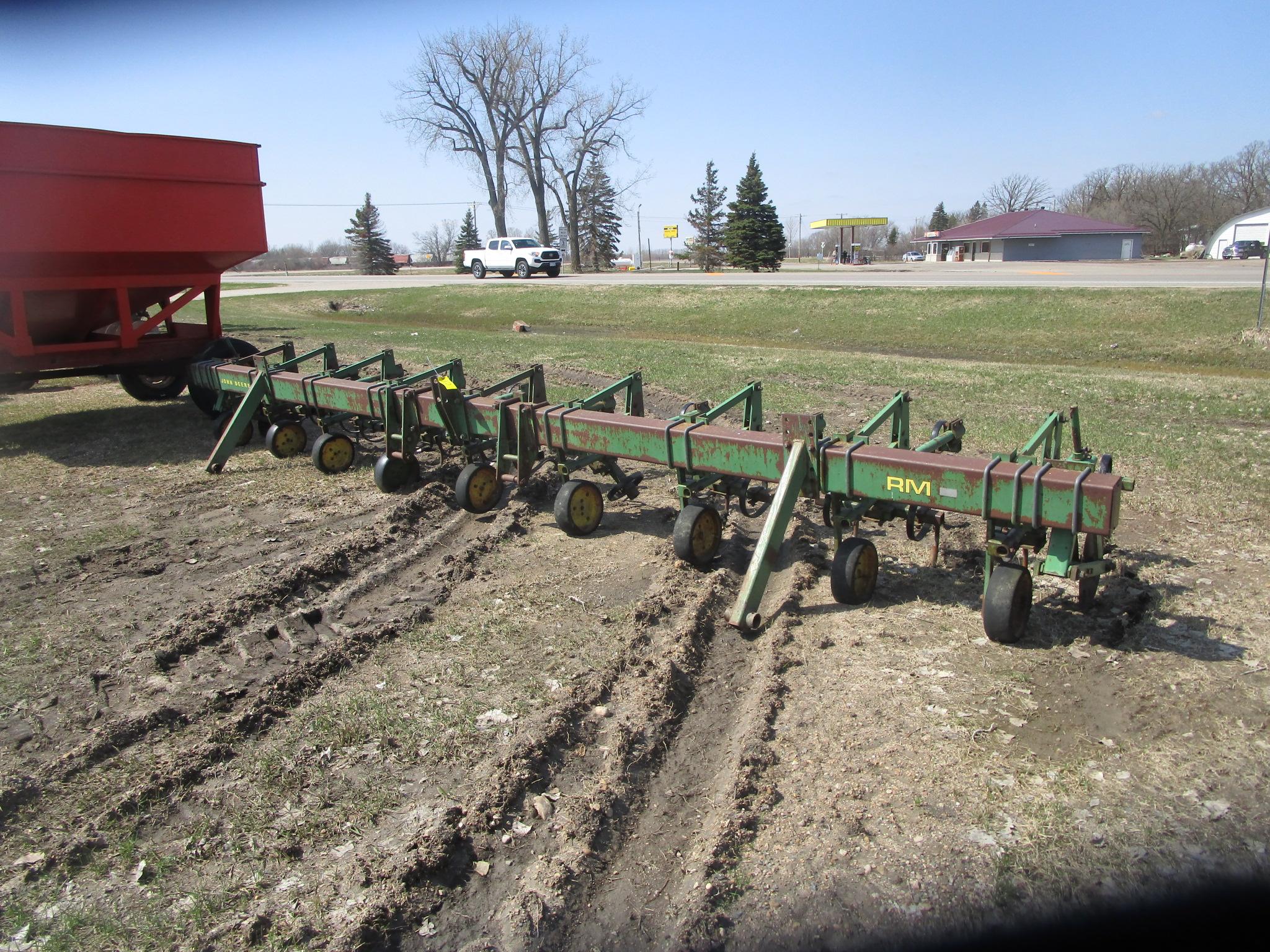 8-30"  JOHN DEERE 3 PT. ROW CROP CULTIVATOR