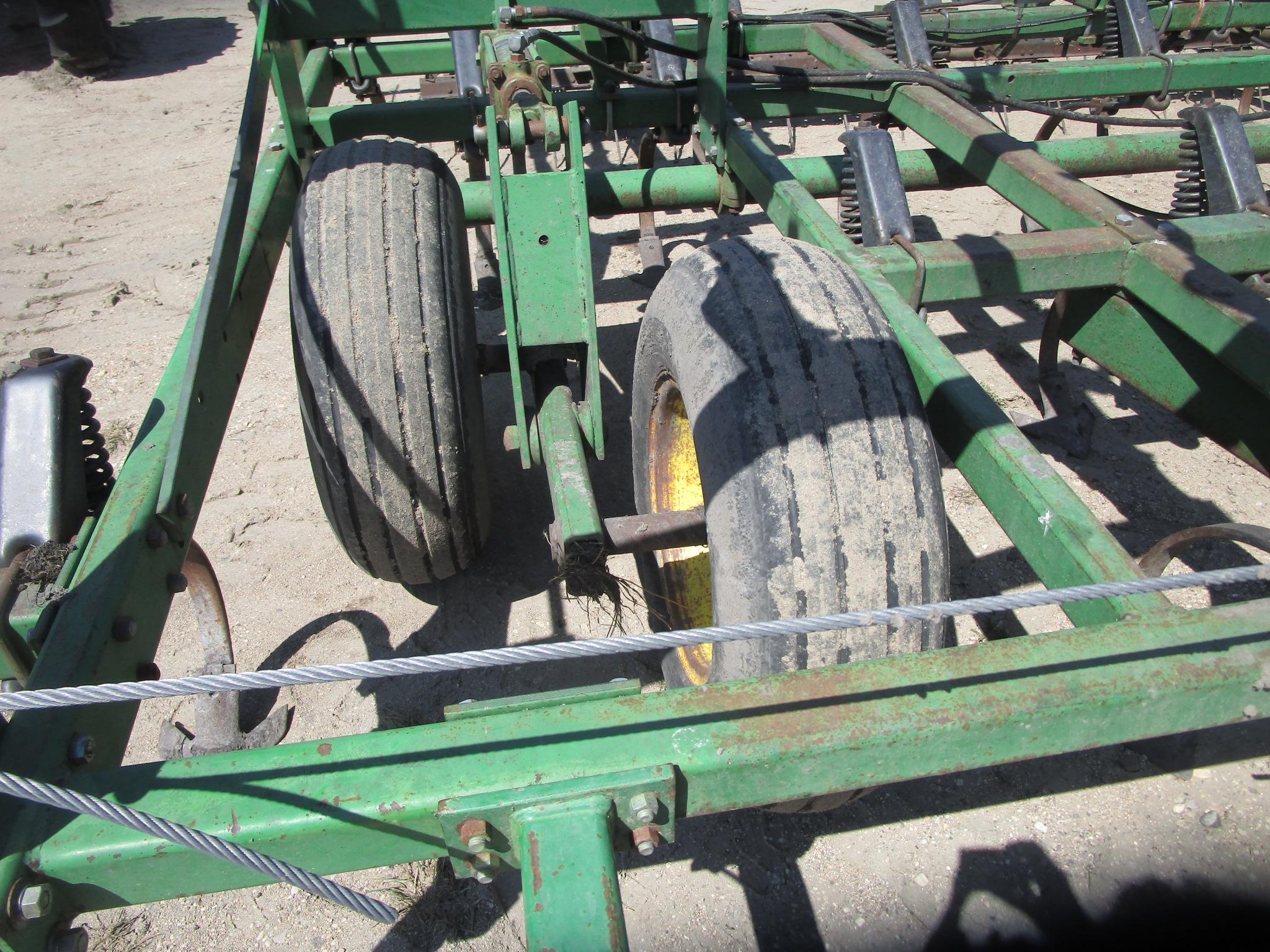 24' JOHN DEERE 960 FIELD CULT. w/ 3 bar harrow, 6 " knock ons