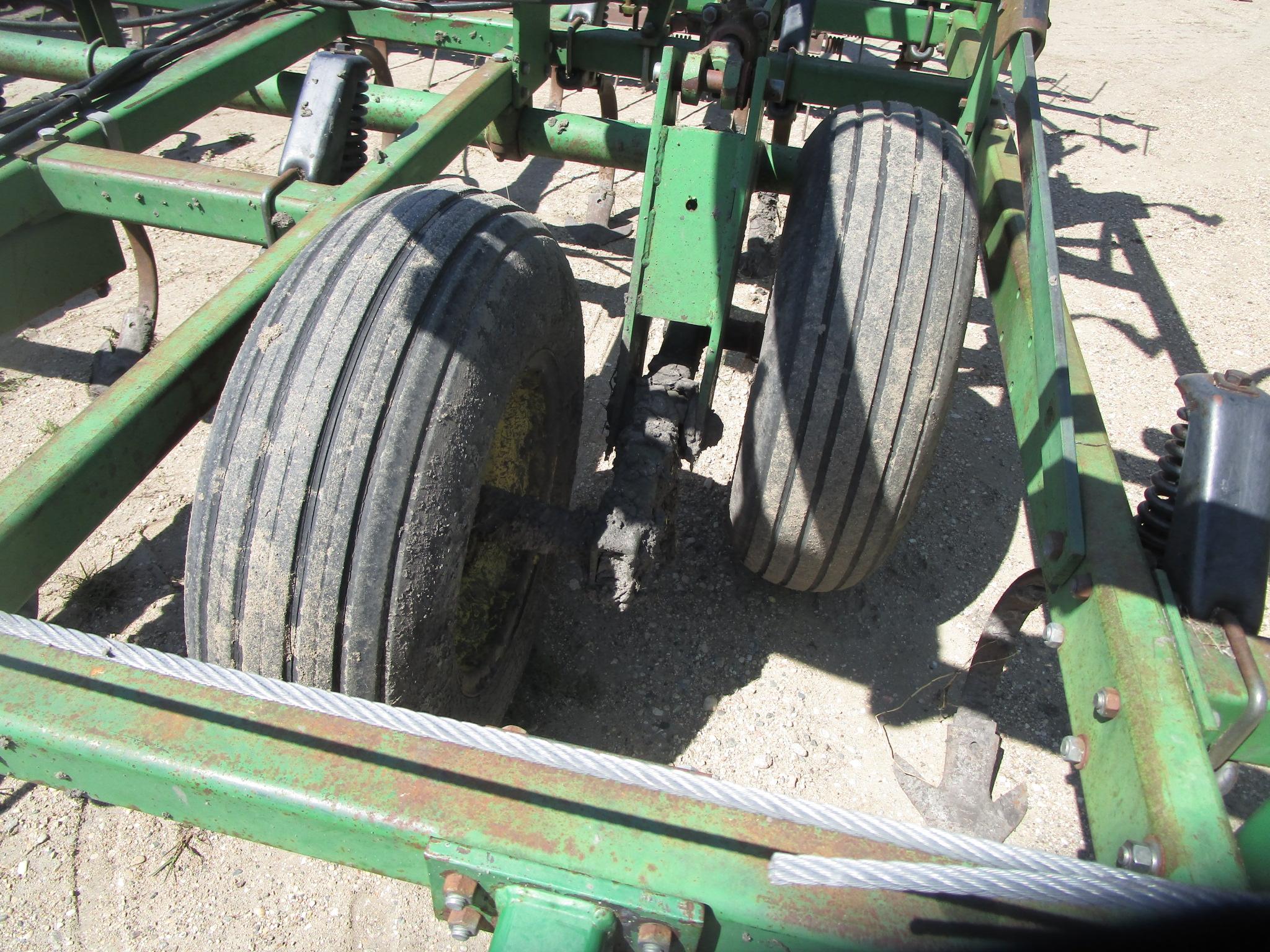 24' JOHN DEERE 960 FIELD CULT. w/ 3 bar harrow, 6 " knock ons