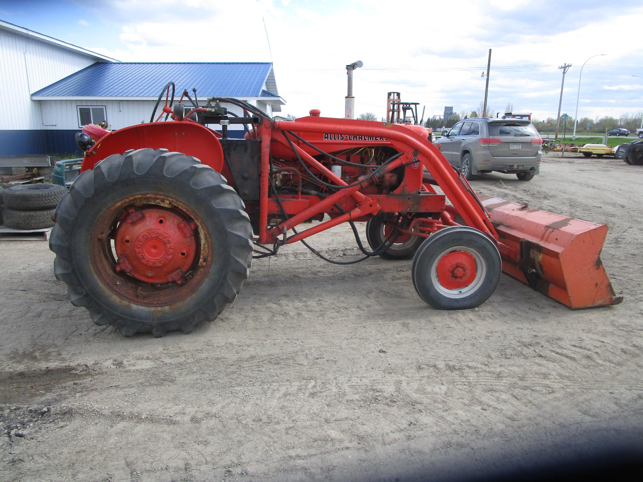 ALLIS WD 45 w/ LOADER, new battery, add on 3 pt. electronic 12 V. ignition, 14.9 x 28" tires,