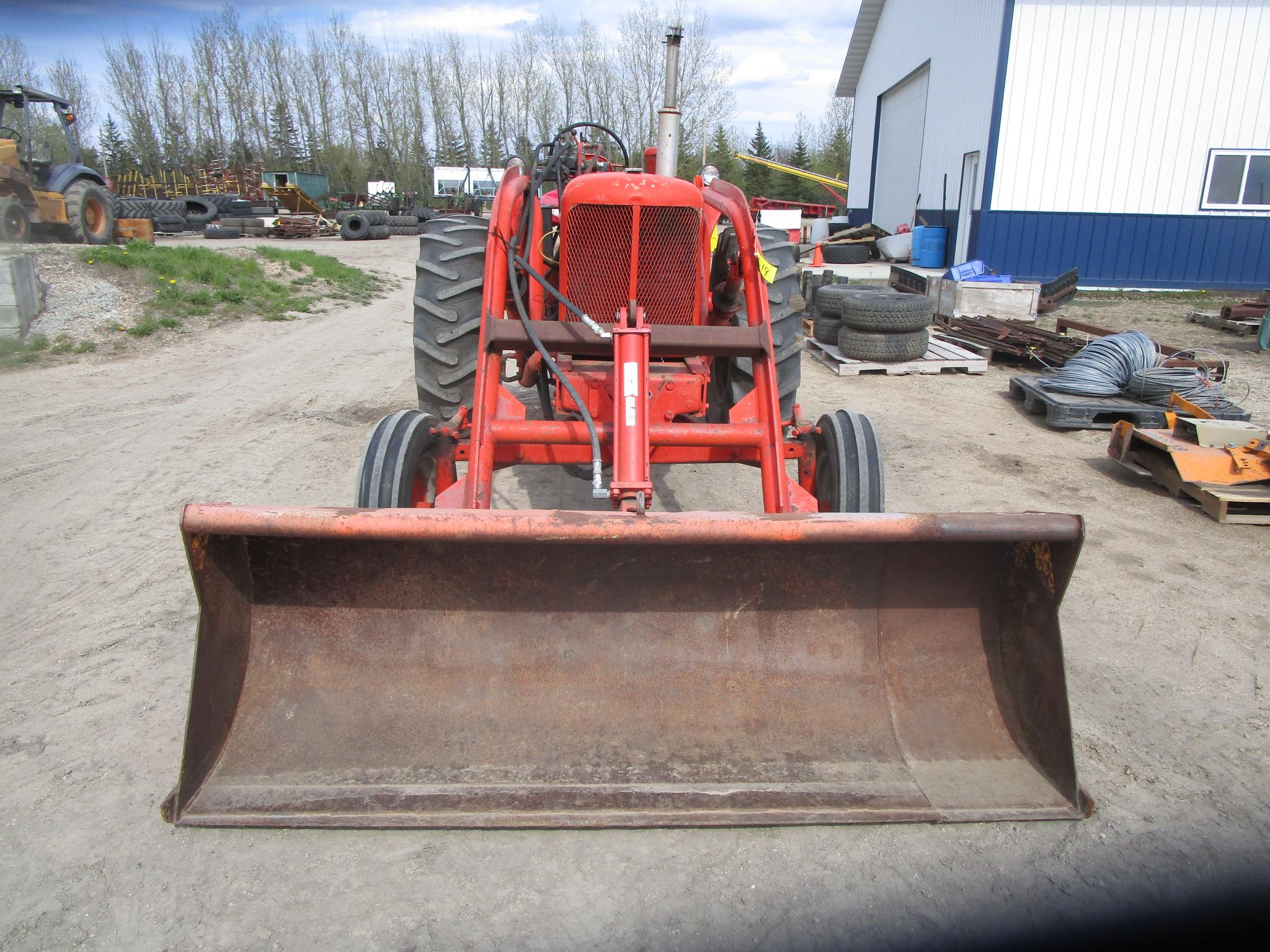 ALLIS WD 45 w/ LOADER, new battery, add on 3 pt. electronic 12 V. ignition, 14.9 x 28" tires,