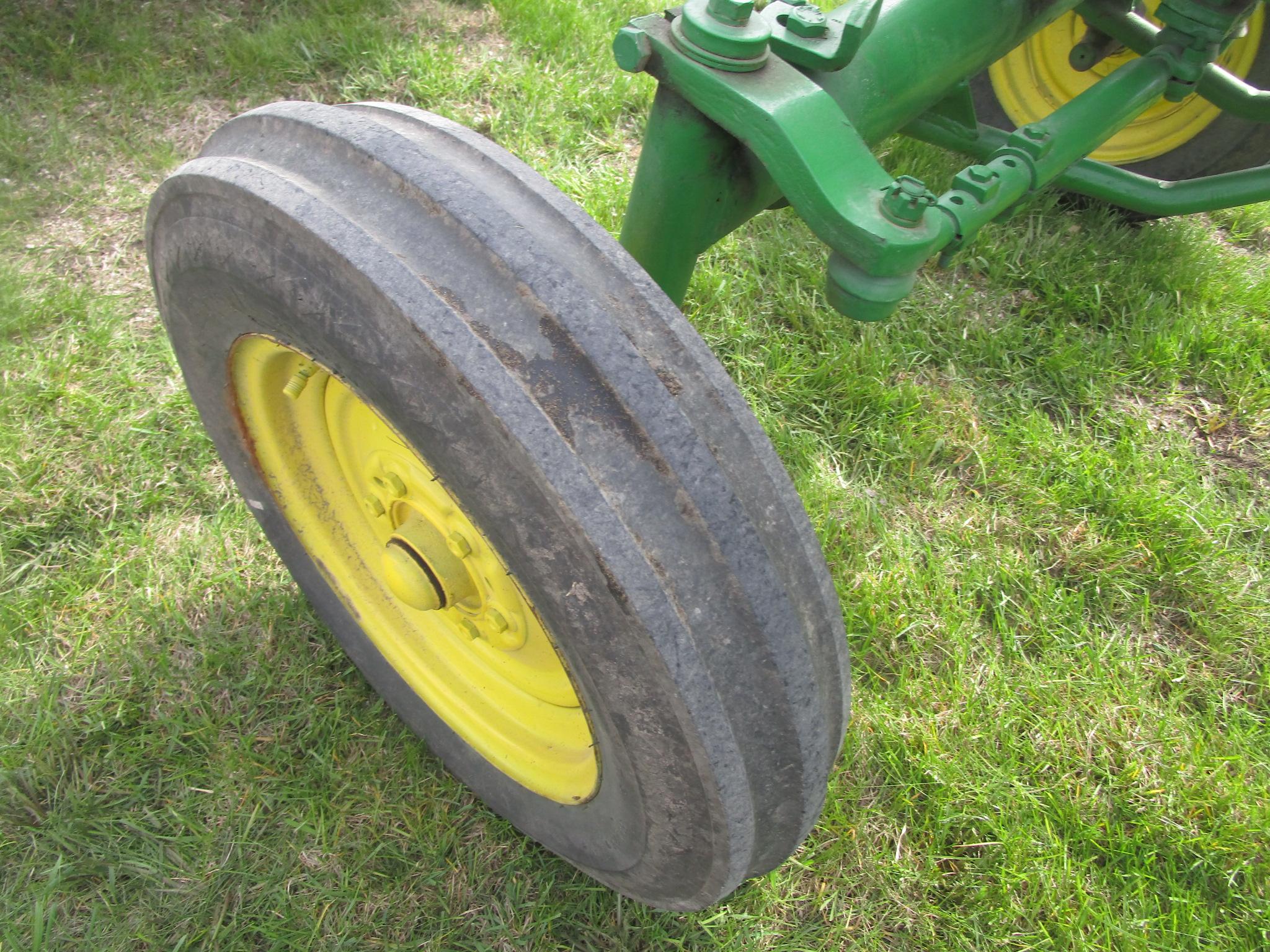 1958 JOHN DEERE 520 WIDE FRT. ,  3 pt., LPTO, P.S., hyd., gd. tires & paint,