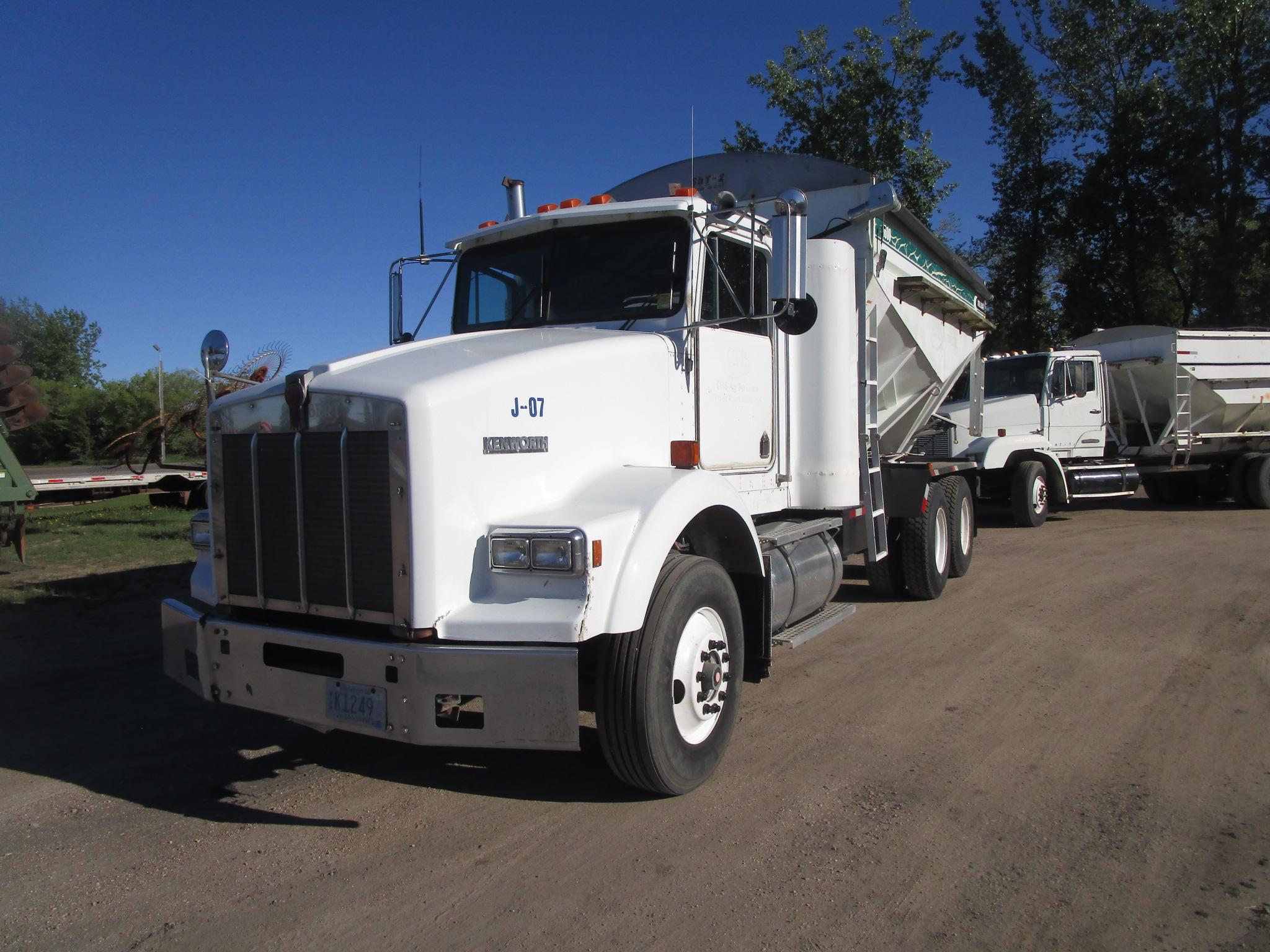 1988 KENWORTH TWIN SCREW TANDEM  w/ 16 TON WILMAR HYD. FERTILIZER TENDER, Cat, 3306, 10 spd