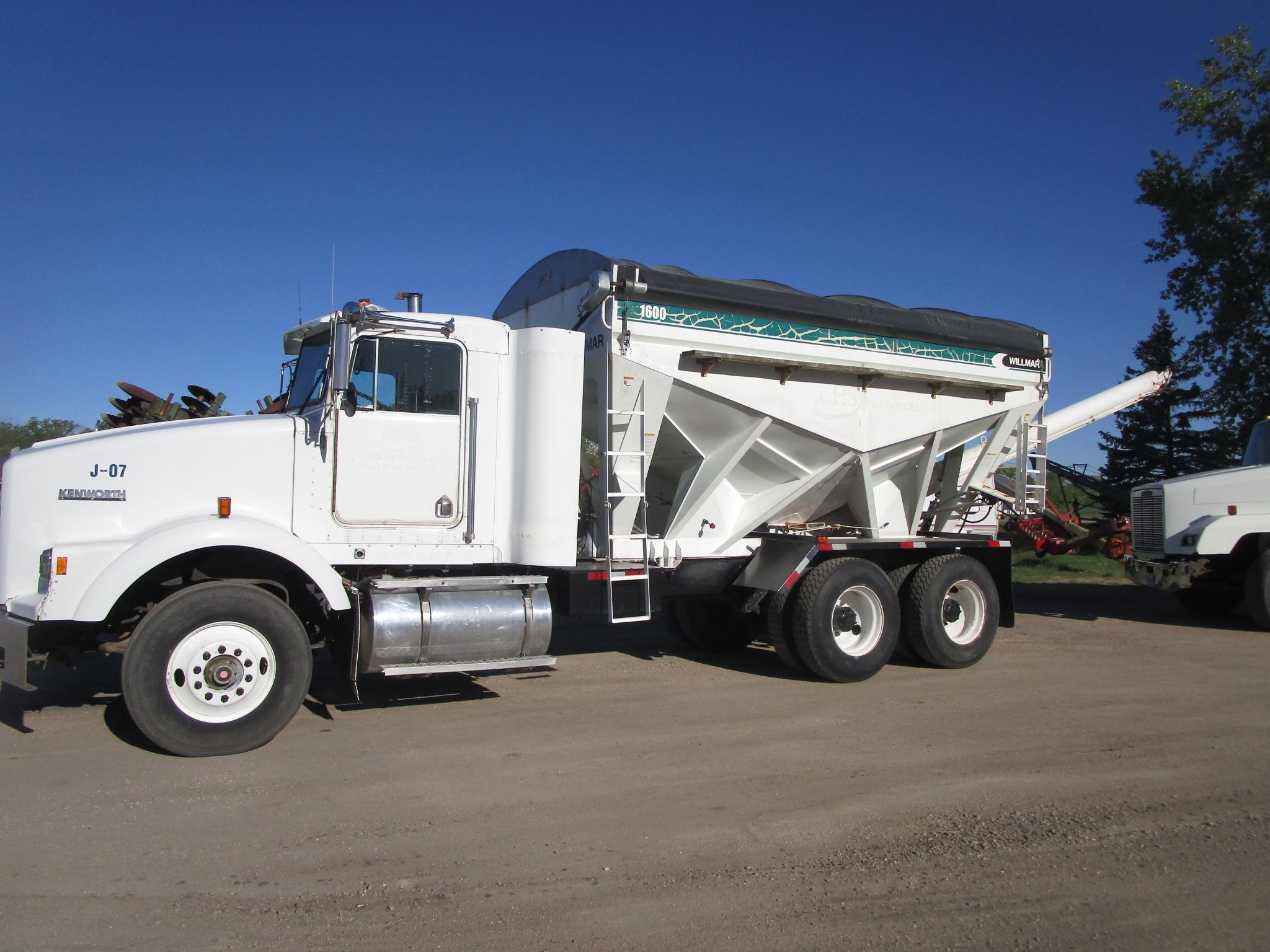 1988 KENWORTH TWIN SCREW TANDEM  w/ 16 TON WILMAR HYD. FERTILIZER TENDER, Cat, 3306, 10 spd