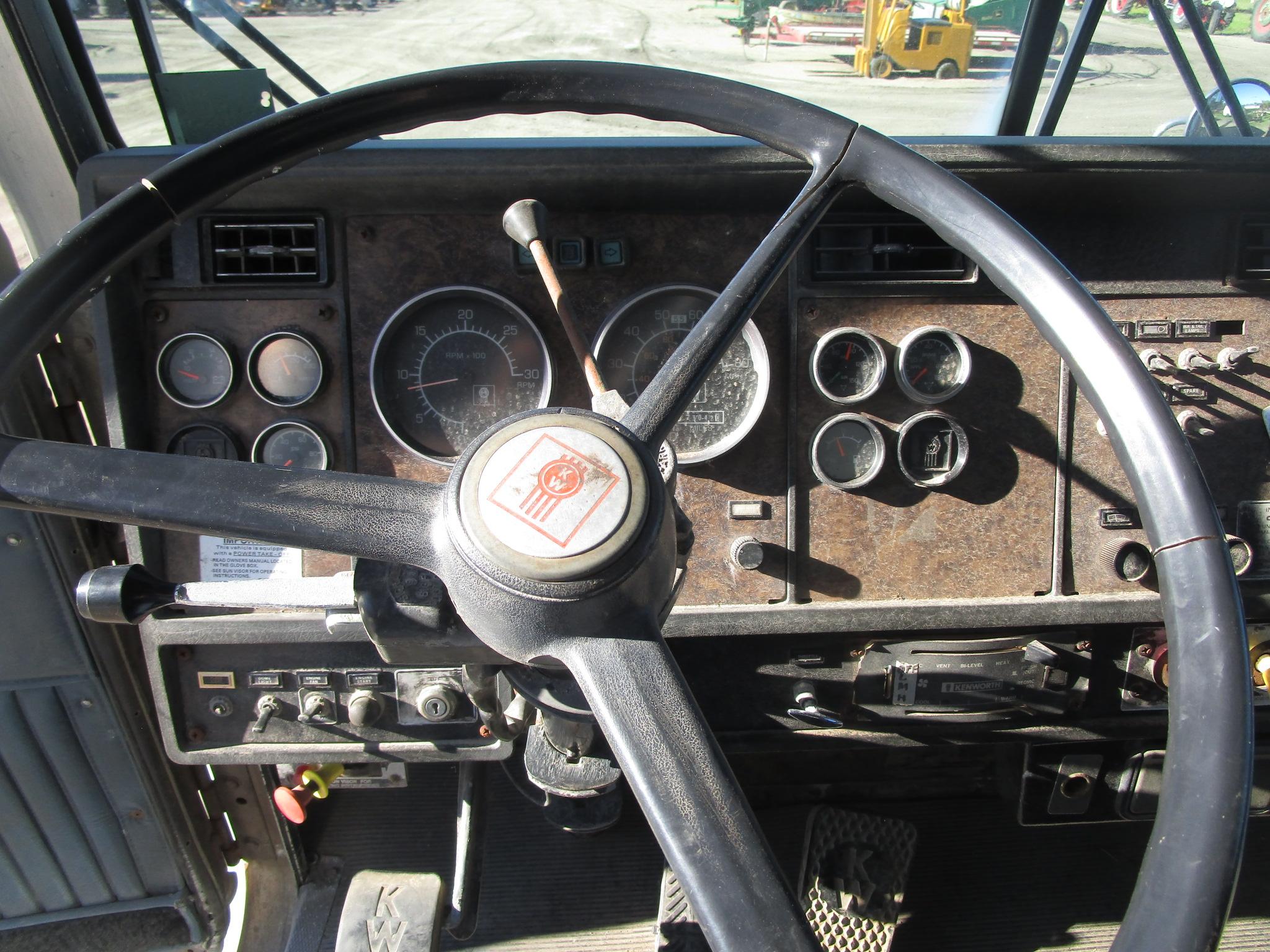 1988 KENWORTH TWIN SCREW TANDEM  w/ 16 TON WILMAR HYD. FERTILIZER TENDER, Cat, 3306, 10 spd