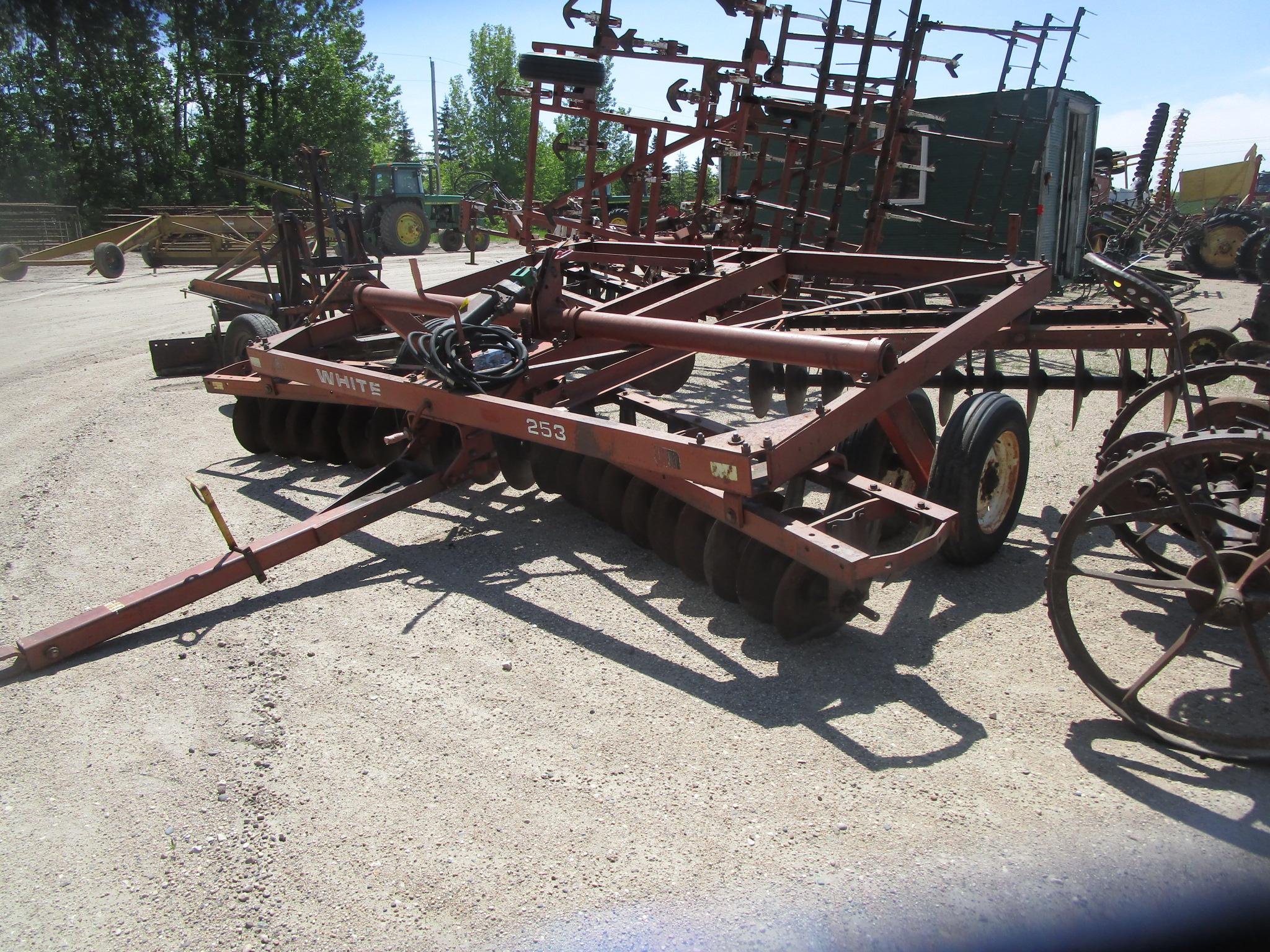 14' WHITE 253 TANDEM DISK,  7 1/2" spacing