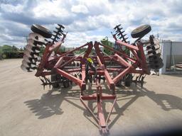 24' IHC 490 TANDEM DISK, 8 1/2" spacing