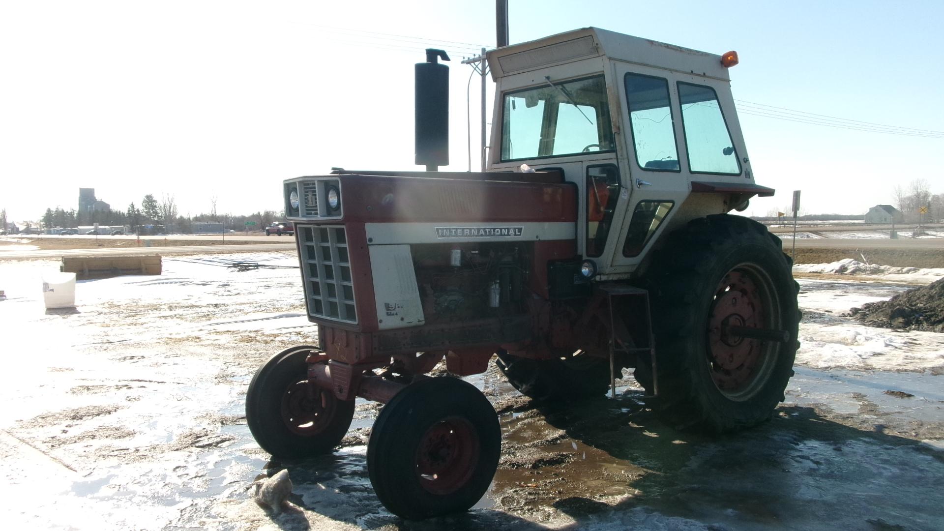 IHC 966, cab,  3 pt., 2 remotes, 2 shaft 540 / 1,000 pto,  block heater. TA OK, good paint,  +