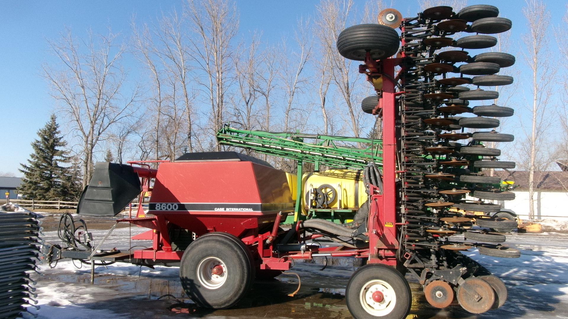 30 'CASE IH  8600 GRAIN DRILL, single compartment, standard fill auger, 1000 RPM pump, track wackers