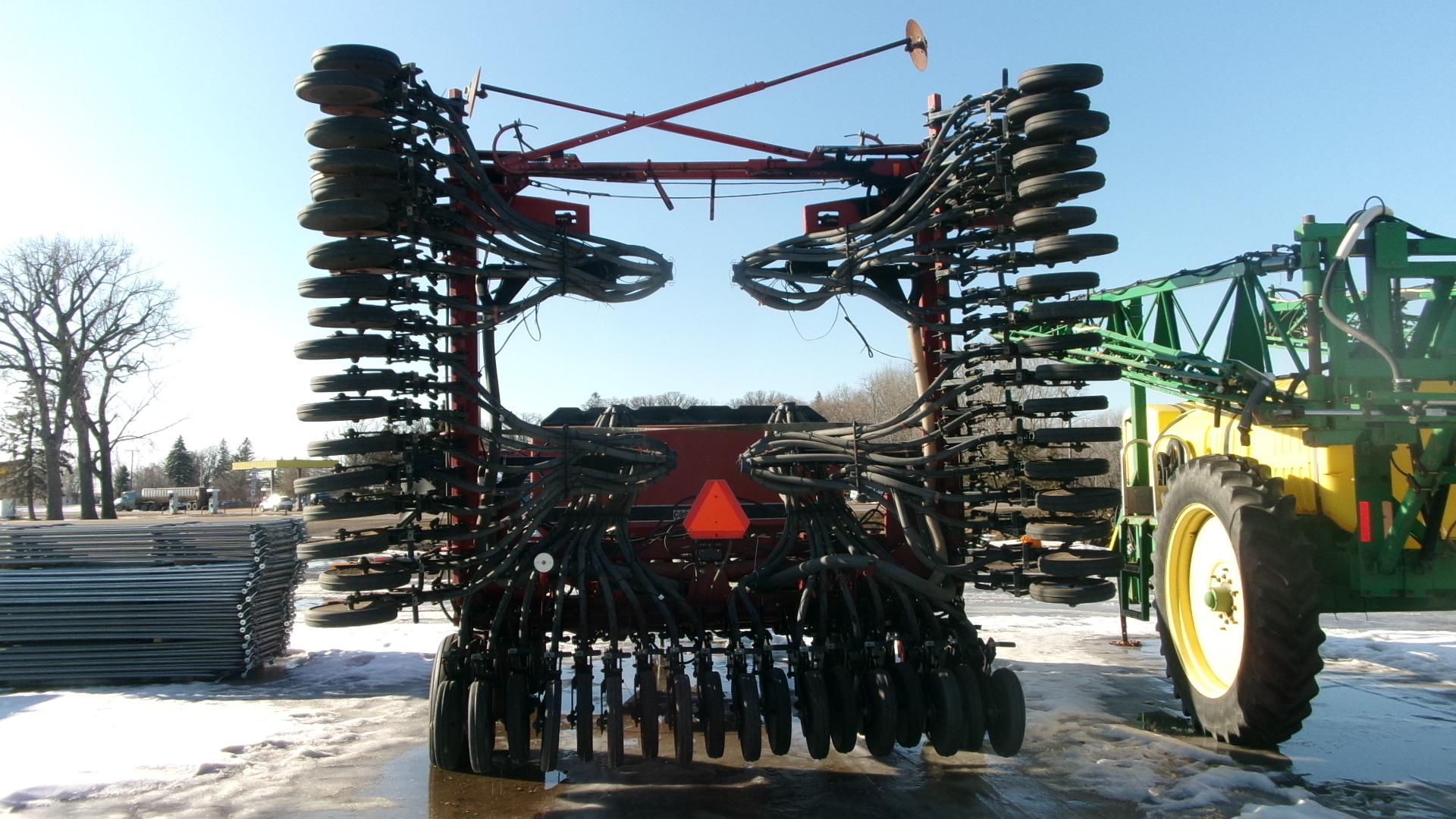 30 'CASE IH  8600 GRAIN DRILL, single compartment, standard fill auger, 1000 RPM pump, track wackers