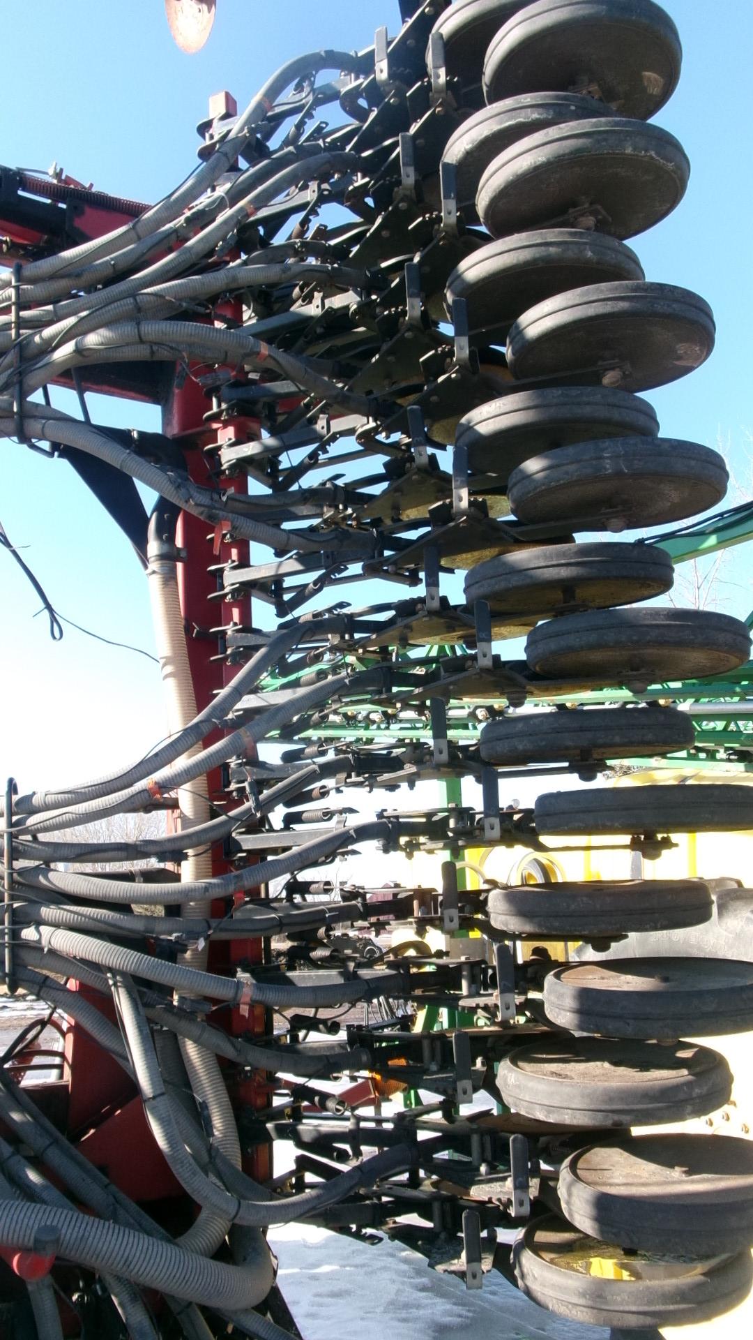 30 'CASE IH  8600 GRAIN DRILL, single compartment, standard fill auger, 1000 RPM pump, track wackers