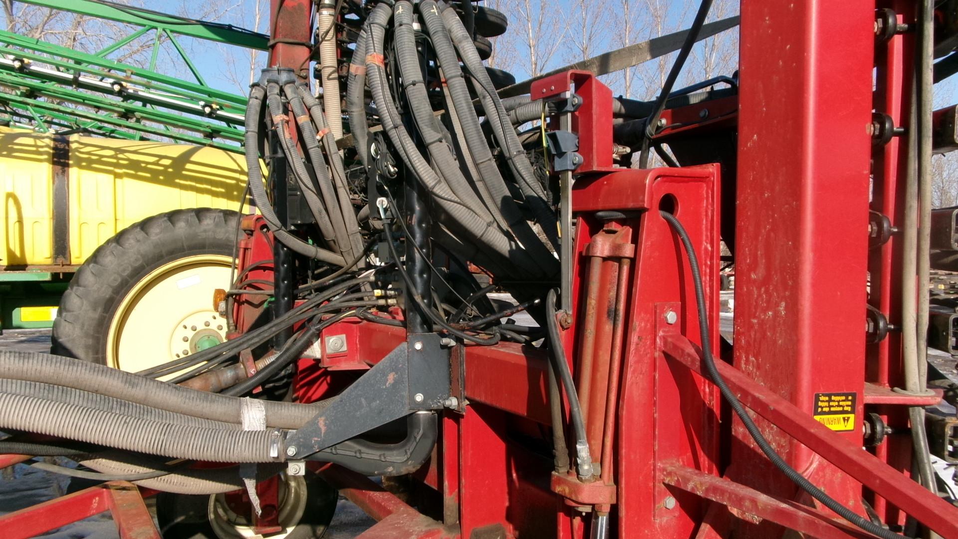 30 'CASE IH  8600 GRAIN DRILL, single compartment, standard fill auger, 1000 RPM pump, track wackers