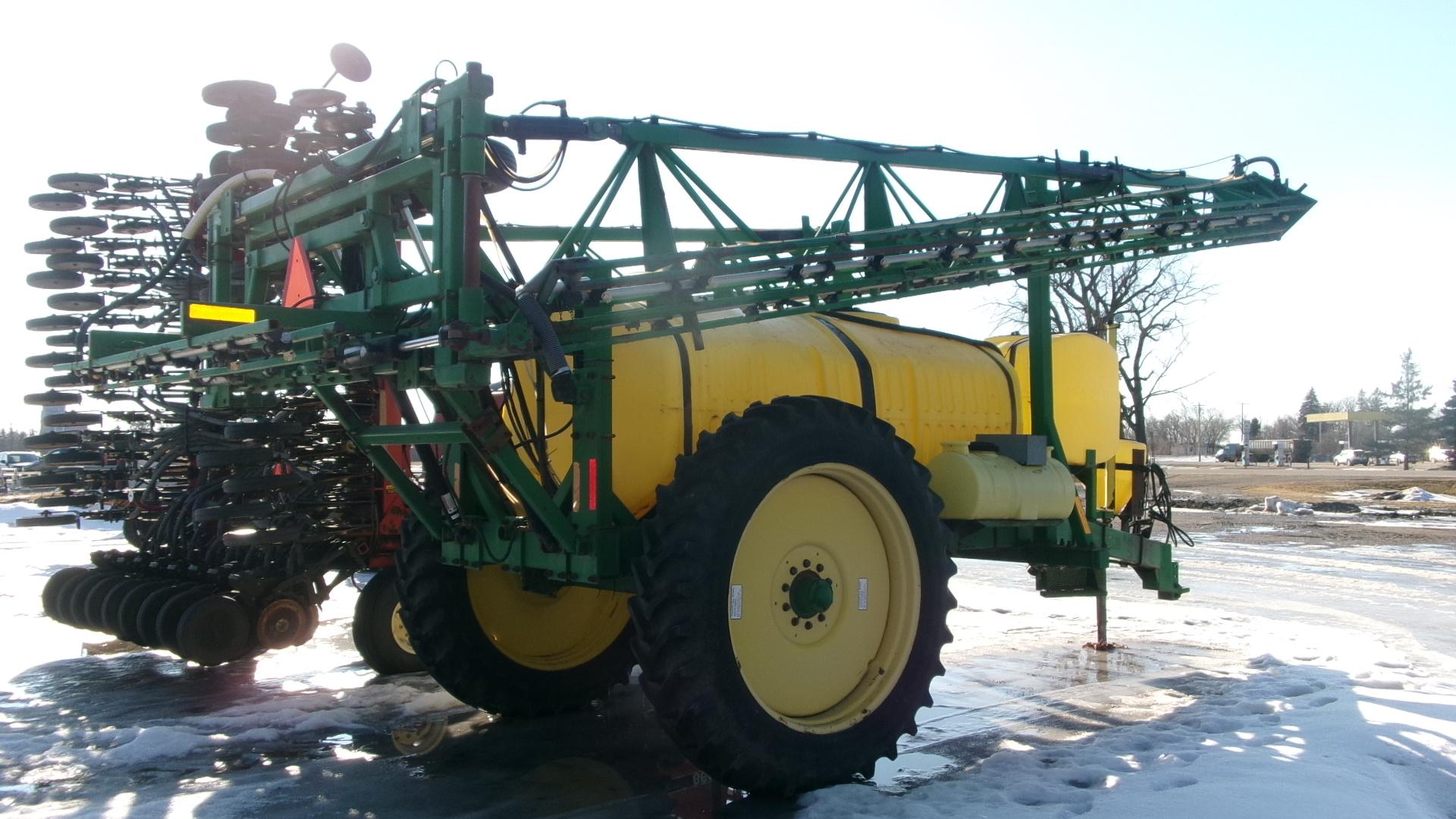 90' SUMMERS ULTIMATE PULL TYPE SPRAYER,  hyd. Pump, 1000 gallon, 200 gallon wash tank, mixing cone,+