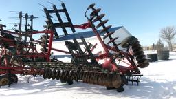 24' CASE IH 496 TANDEM DISK, 3 bar IHC 3 bar harrow, 4-new main frame tires, 9" spacing