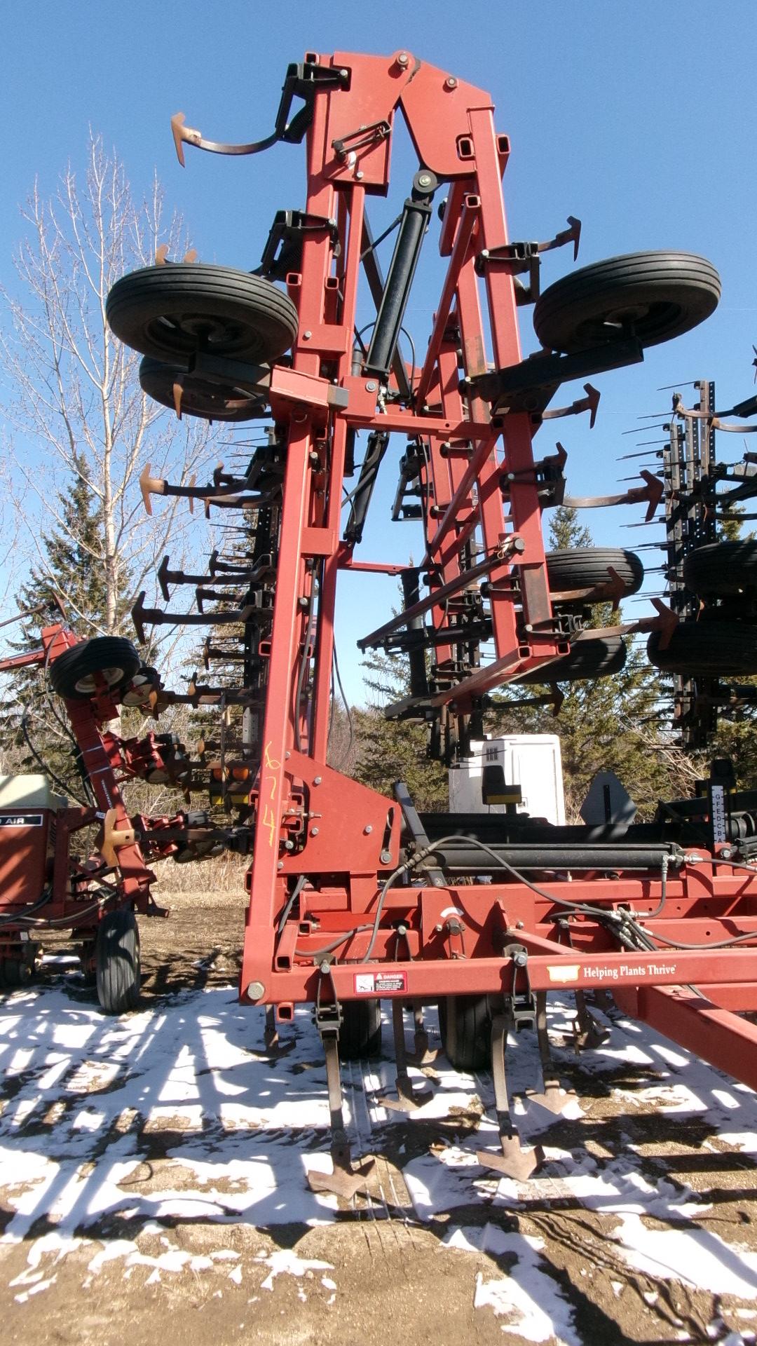 55' CASE IH TIGERMATE 200 5 SECTION FIELD CULTIVATOR w / 4 BAR HARROW,  ph. Jim  @ 686-5904