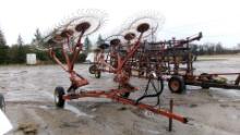 10 WHEEL VERTICAL FOLD BEECO V RAKE, new tires