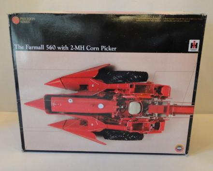 Farmall 560 W/ 2-MH Corn Picker, Die Cast, Ertl, SpecCast Precision Series, 1/16, Never Out of Box