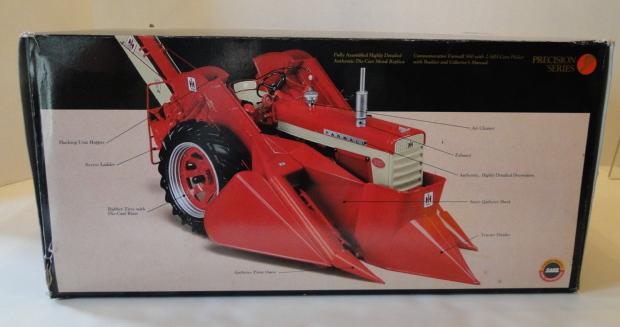 Farmall 560 W/ 2-MH Corn Picker, Die Cast, Ertl, SpecCast Precision Series, 1/16, Never Out of Box