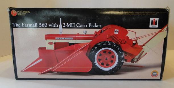 Farmall 560 W/ 2-MH Corn Picker, Die Cast, Ertl, SpecCast Precision Series, 1/16, Never Out of Box