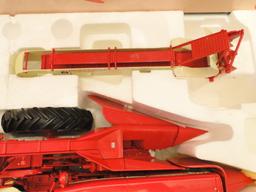 Farmall 560 W/ 2-MH Corn Picker, Die Cast, Ertl, SpecCast Precision Series, 1/16, Never Out of Box