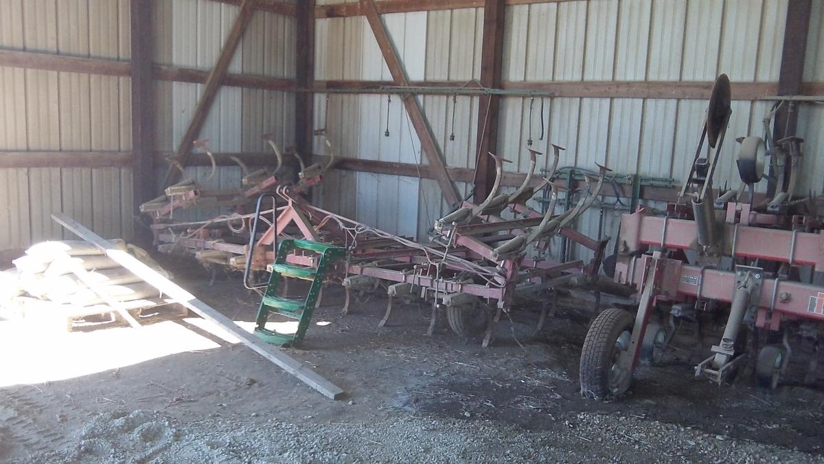 IH 4500 Field Cultivator