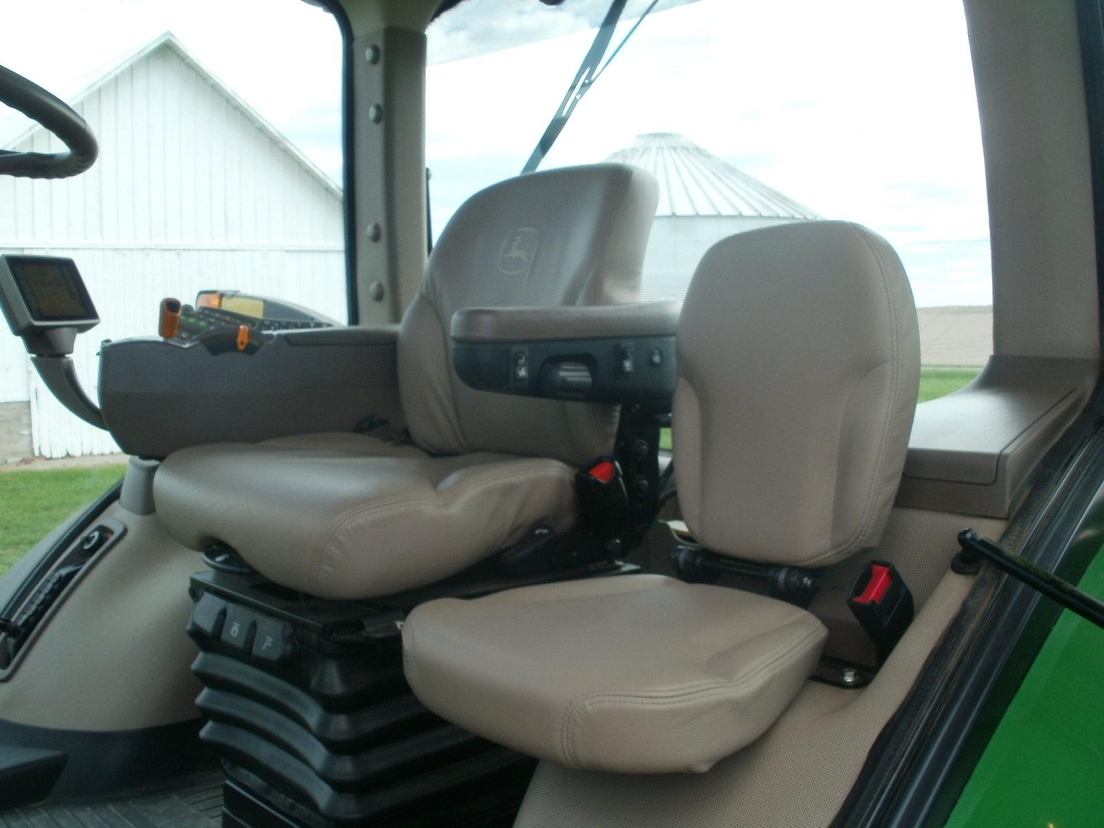 2010 JD 8225 R MFWD Tractor