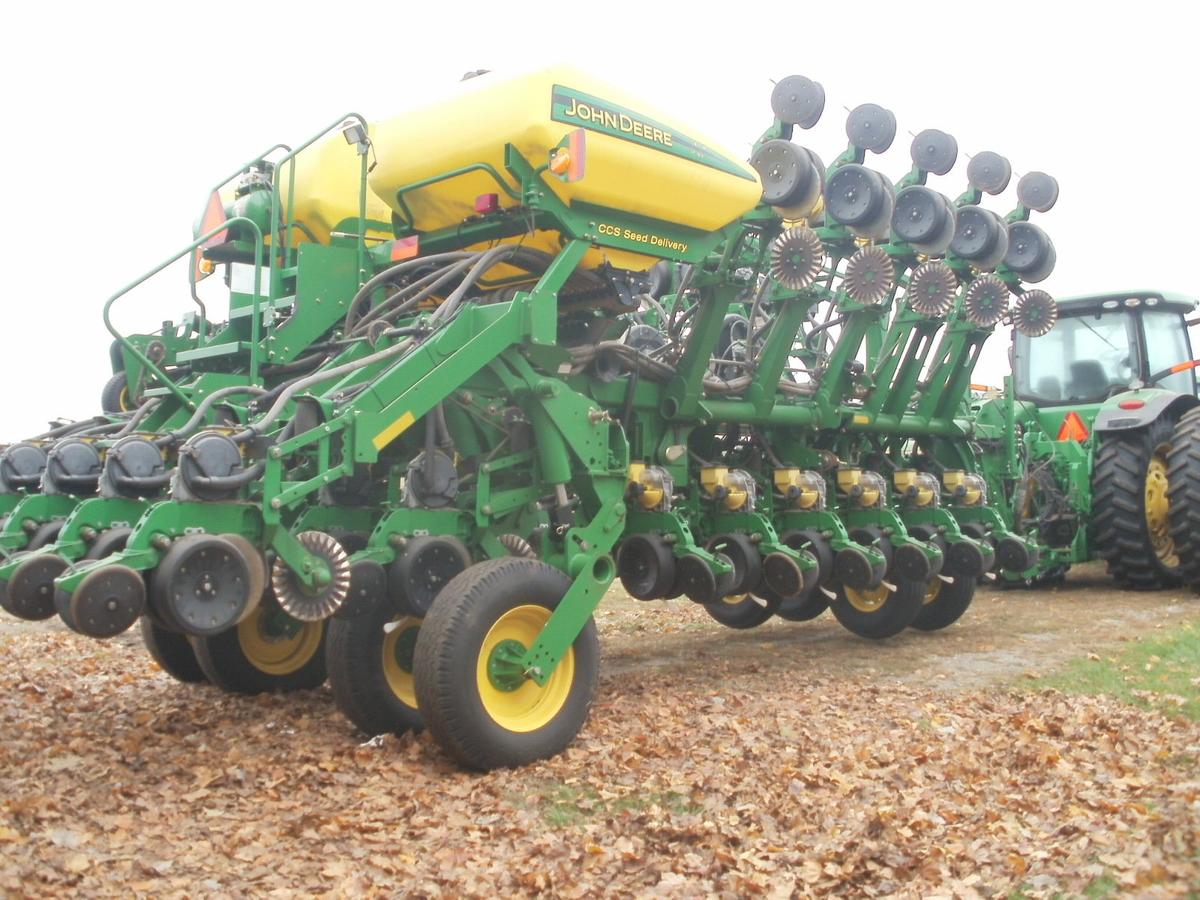 2011 JD 1790 32 ROW PLANTER