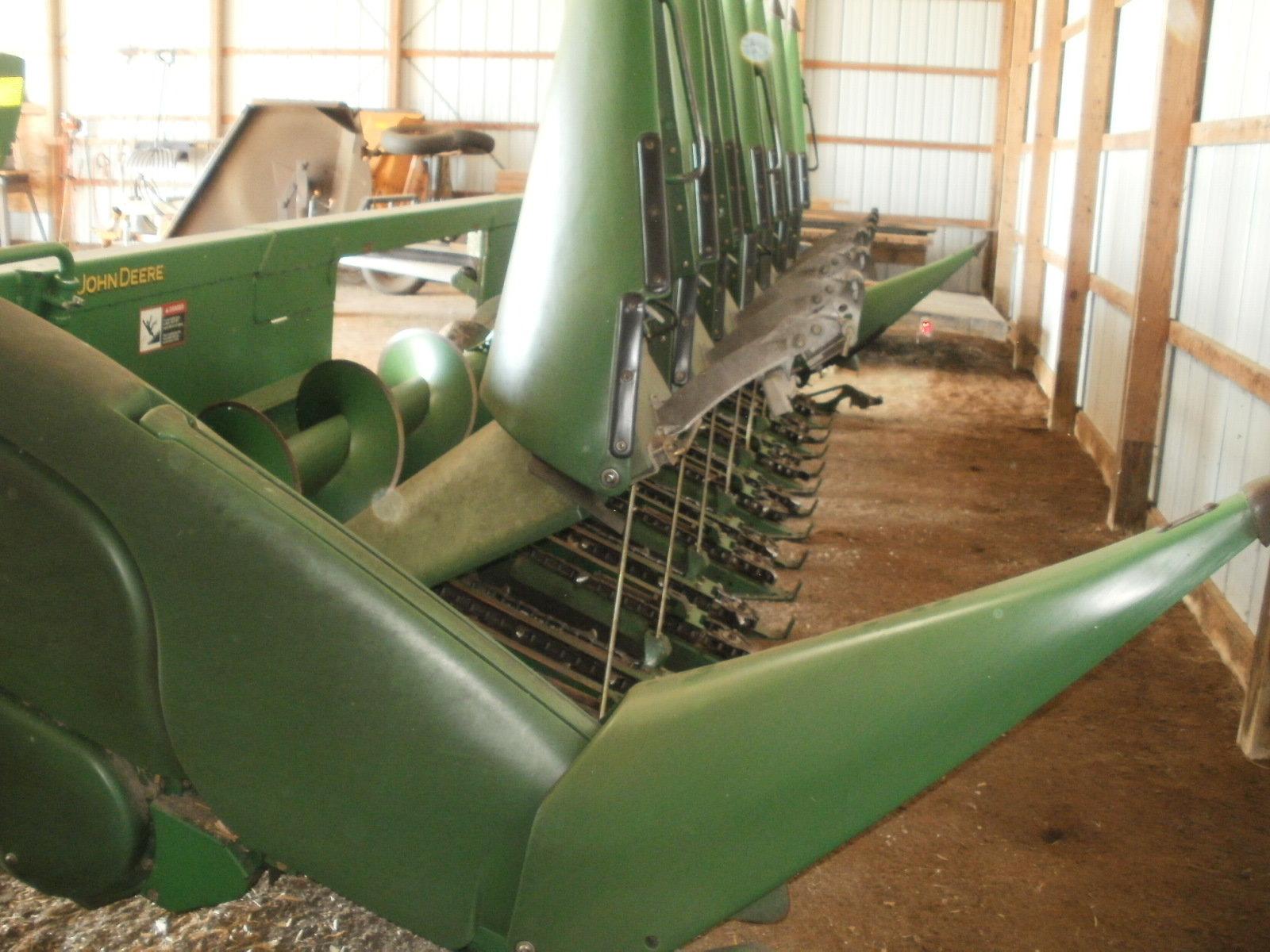 2008 JD 608C Corn Head