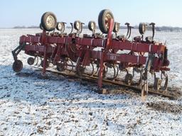 IH 183 Cultivator