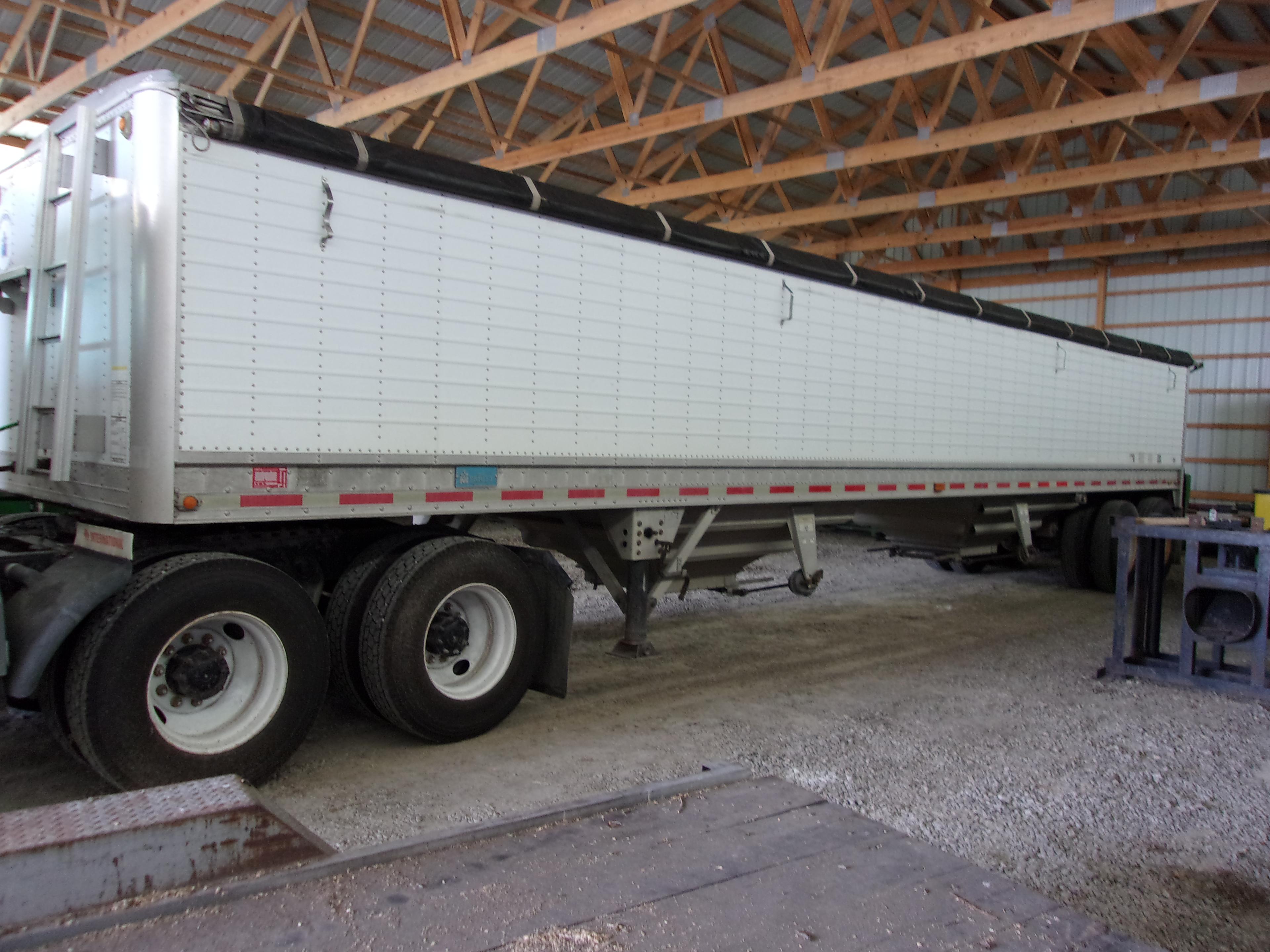 2000 Merit Grain Trailer