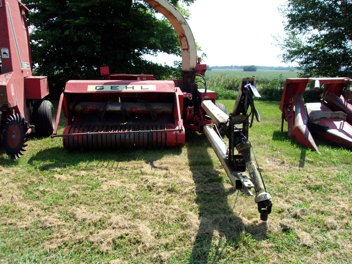 Gehl CB1000 harvester